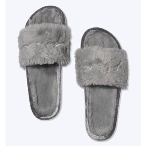 New Victoria’s Secret Pink Large Fur Slides